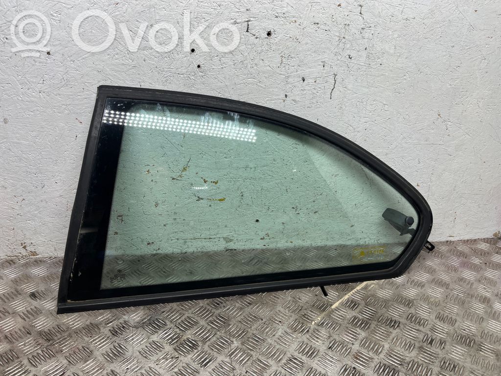 Szyba karoseryjna tylna   43R00022,DOT32M44A62,E000190