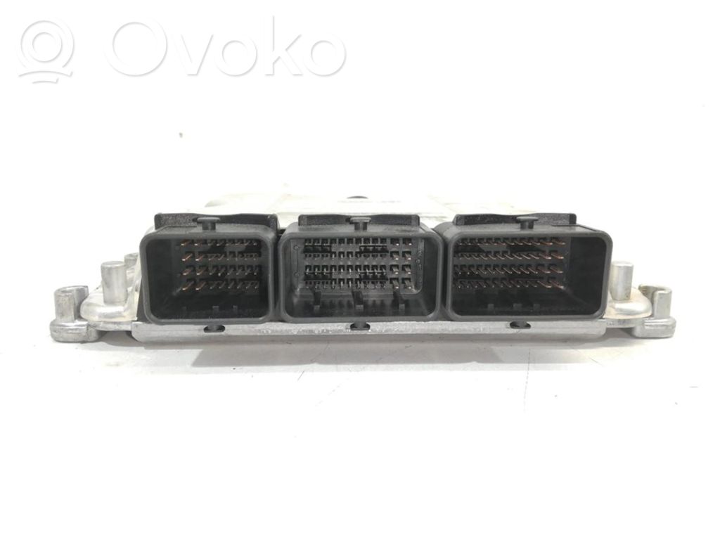 Mitsubishi Carisma Variklio valdymo blokas 