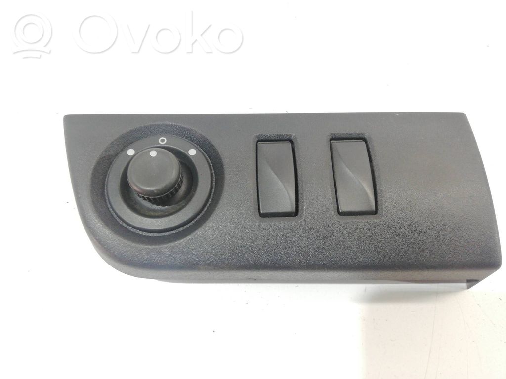 Dacia Dokker Wing mirror switch 