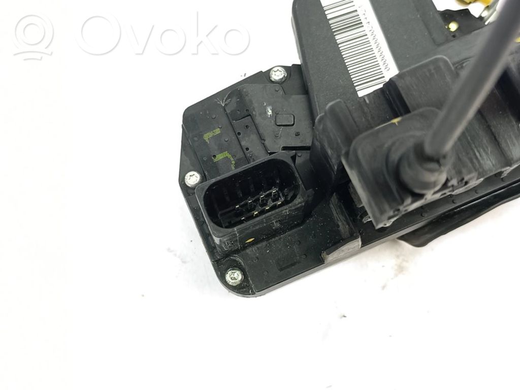 Chevrolet Captiva Front door lock 