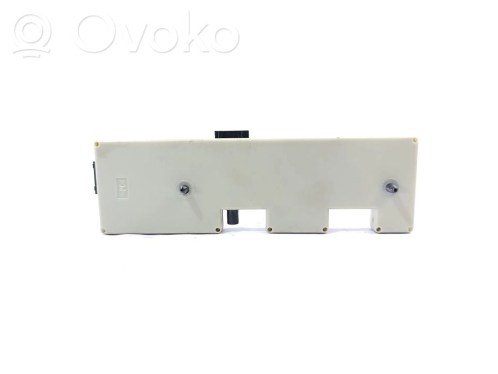 BMW 3 E90 E91 Aerial antenna amplifier 