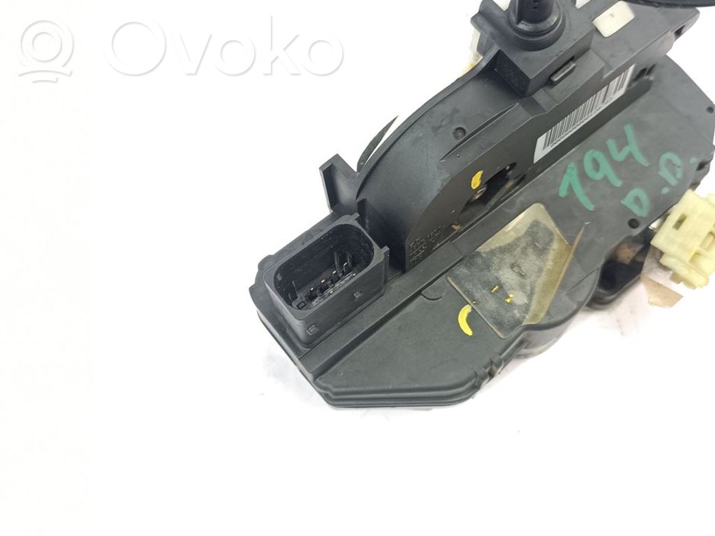 Opel Insignia A Front door lock 