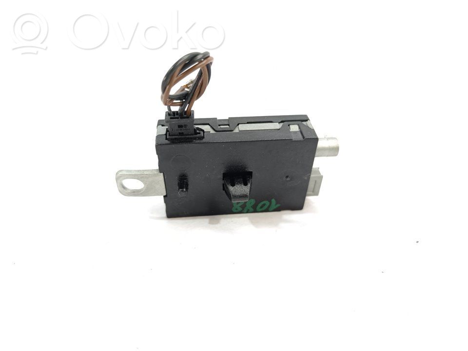 Jaguar XE Antenas pastiprinātājs 