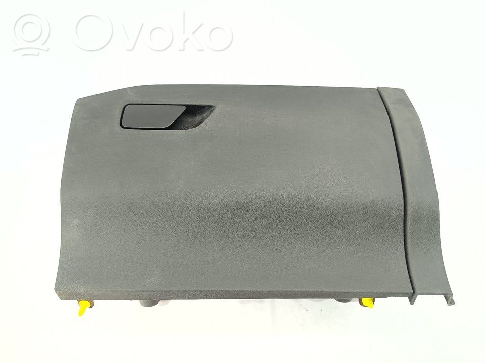 Ford Focus Glove box 