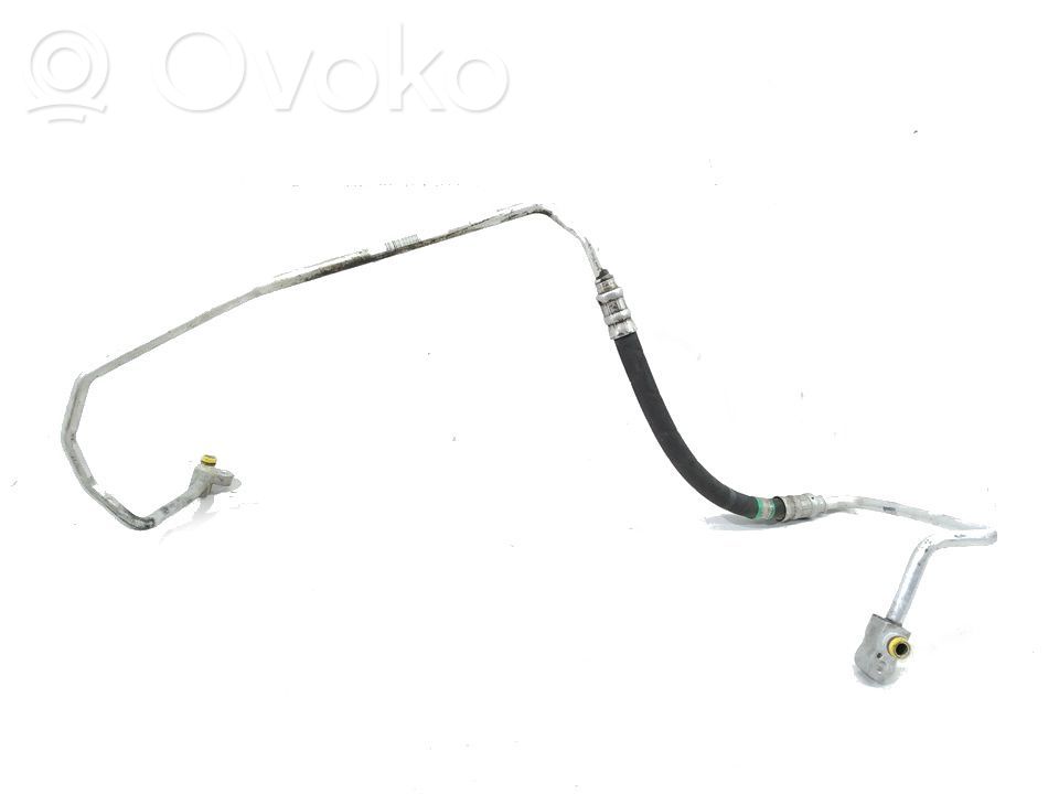 BMW 1 E81 E87 Ilmastointilaitteen putki (A/C) 