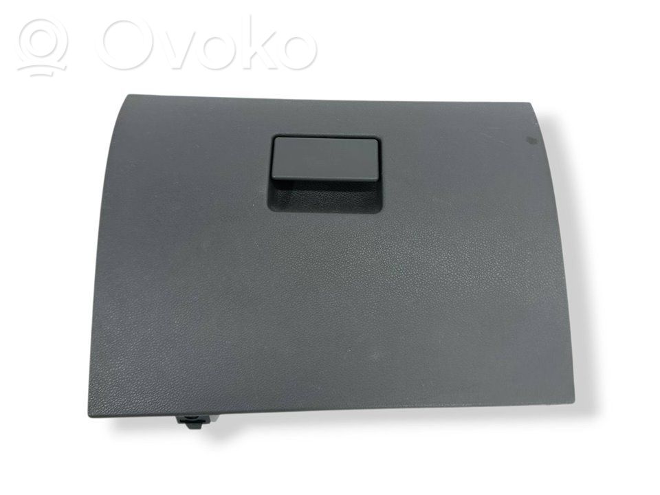 Ford Kuga I Glove box 