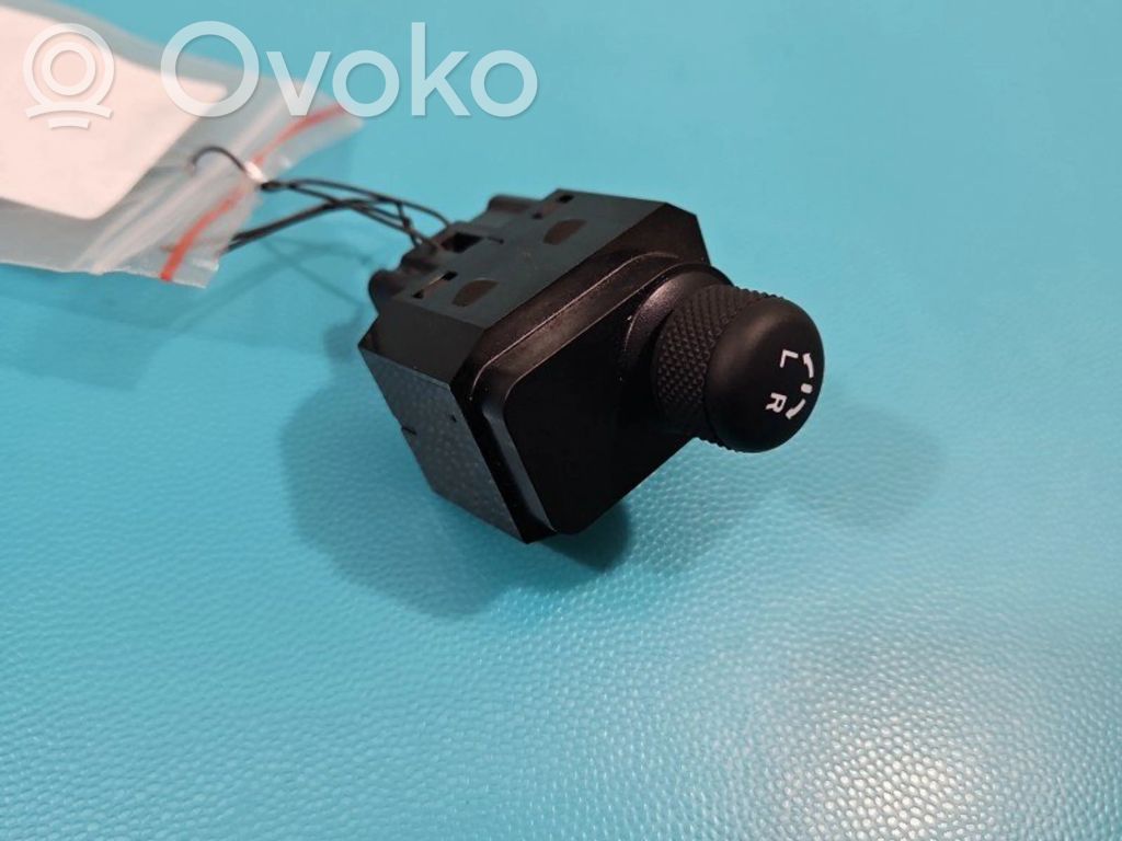 Suzuki SX4 S-Cross Electric window control switch 