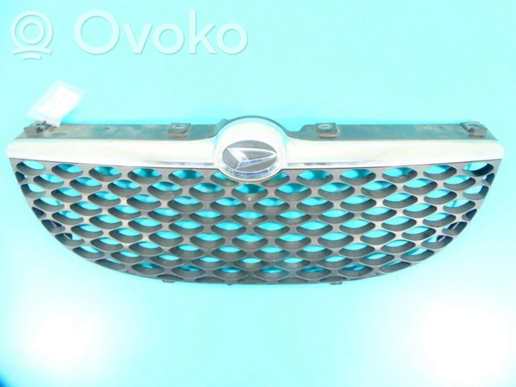 Daihatsu Sirion Etupuskurin ylempi jäähdytinsäleikkö 