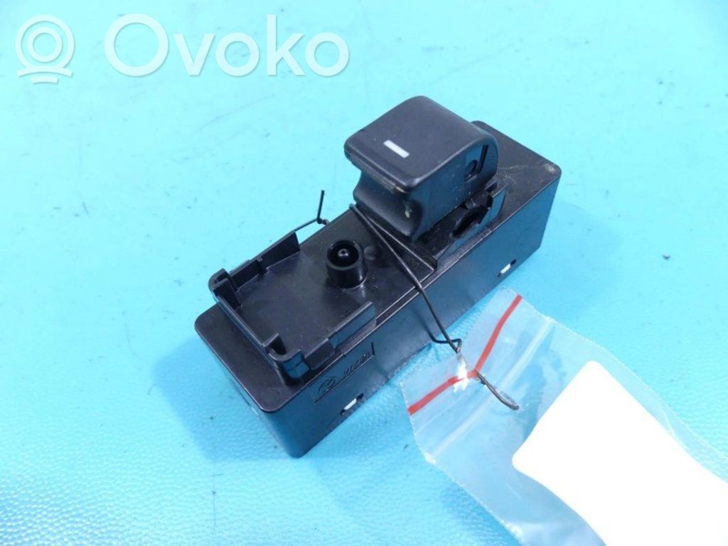 Mazda 3 III Electric window control switch 
