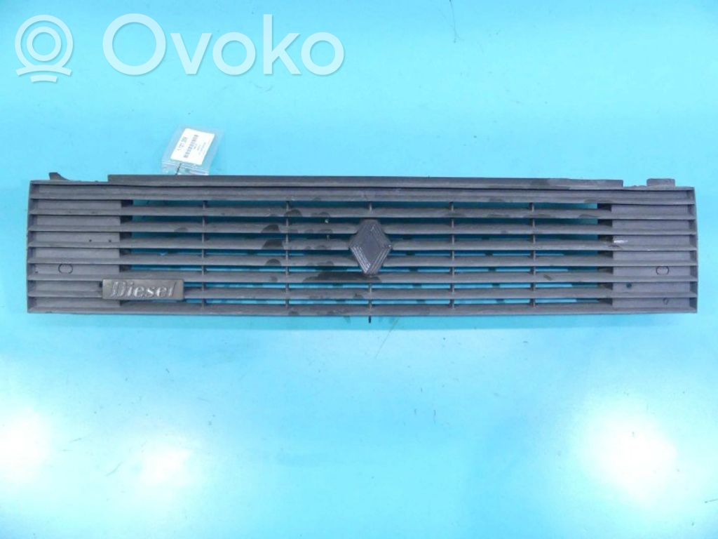 Renault 9 Front bumper upper radiator grill 