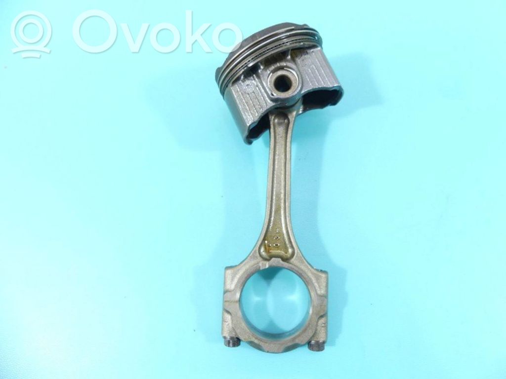 Toyota Auris E180 Piston 