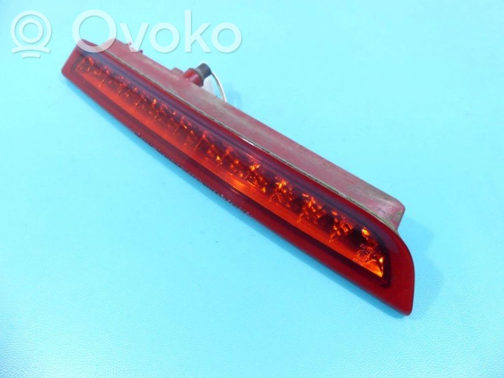 KIA Carnival Third/center stoplight 
