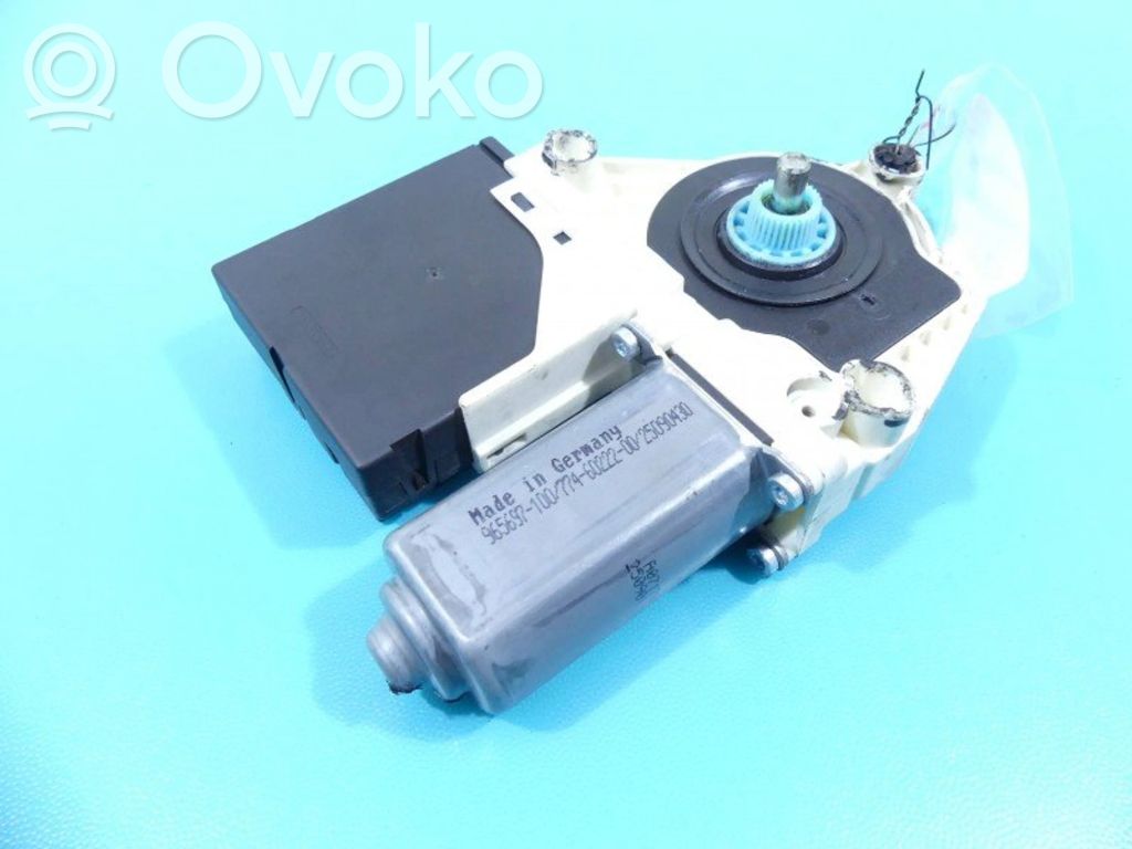 Volkswagen PASSAT CC Elektryczny podnośnik szyby drzwi przednich 