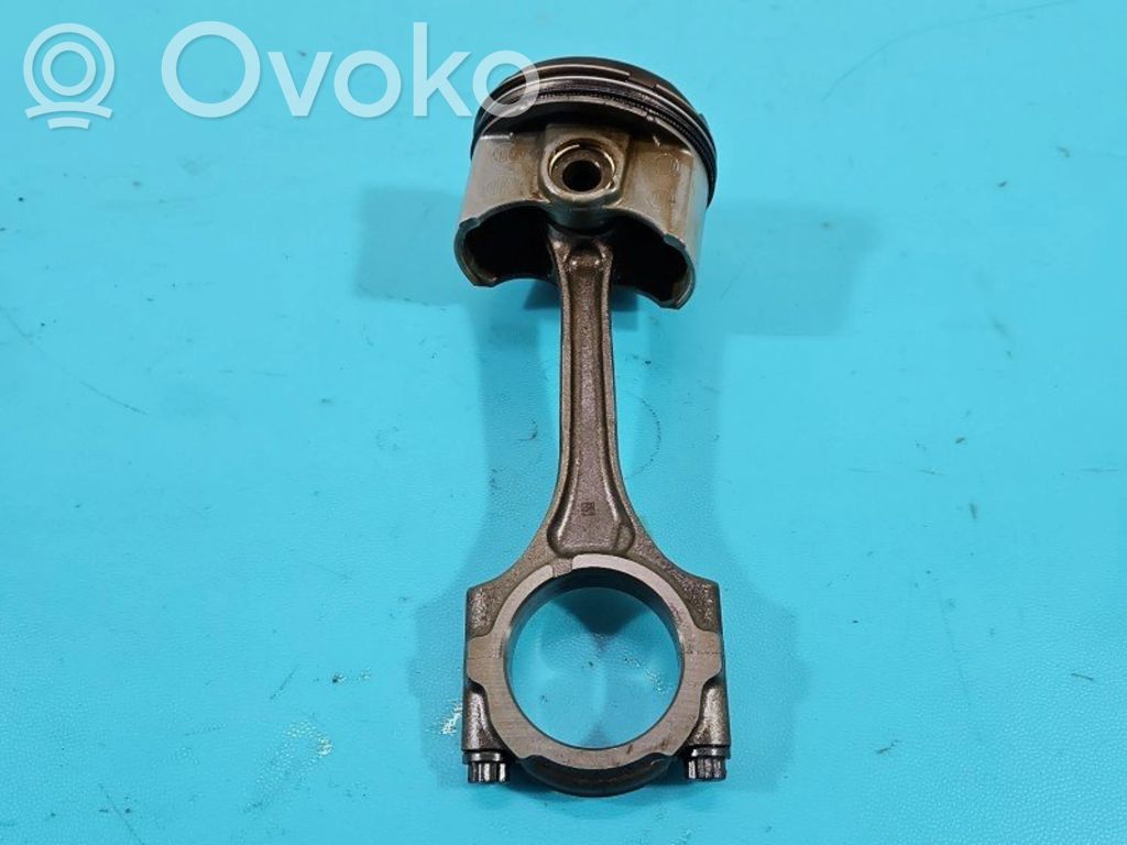 Toyota Auris 150 Piston 