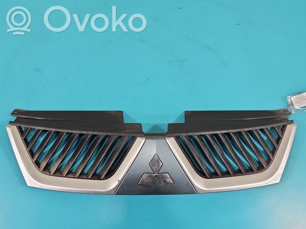 Mitsubishi Outlander Etupuskurin ylempi jäähdytinsäleikkö 