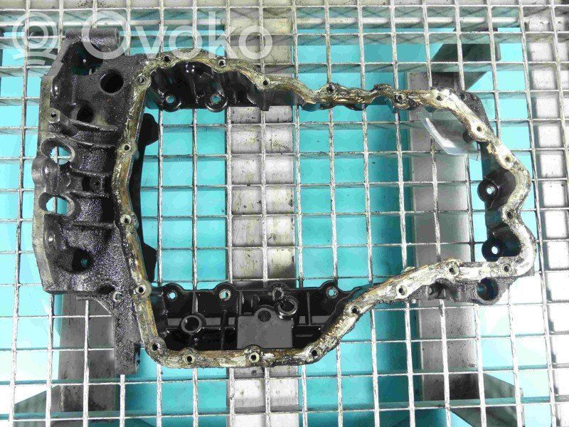 Mitsubishi Outlander Oil filter mounting bracket 