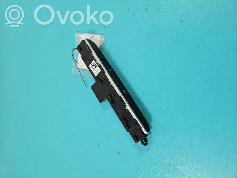 Renault Megane IV Seat control switch 