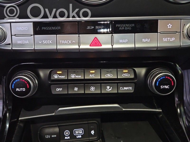 KIA Stinger Climate control/heater control trim 