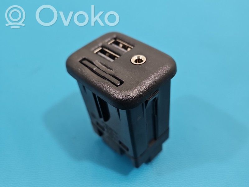 Opel Insignia B Enchufe conector USB 