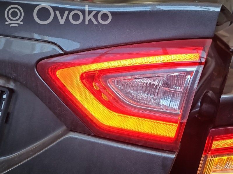 Ford Mondeo MK V Luz trasera/de freno 