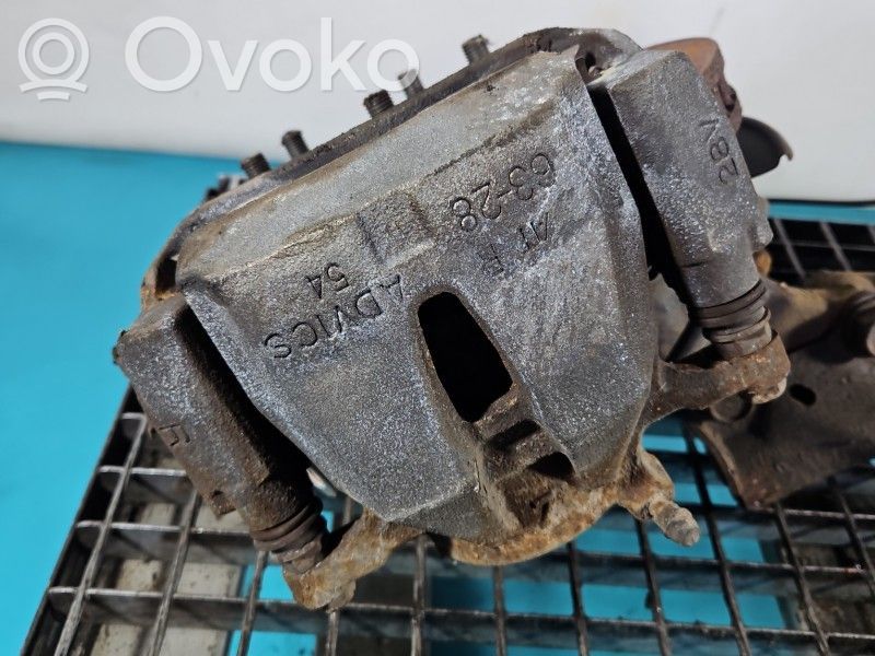 Toyota Auris E180 Pinza del freno anteriore