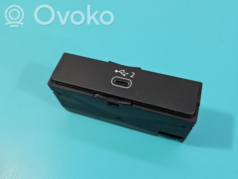 Audi A4 S4 B9 8W USB socket connector 