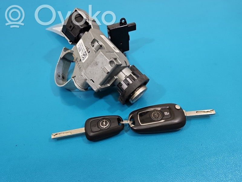 Opel Astra K Užvedimo spynelė 