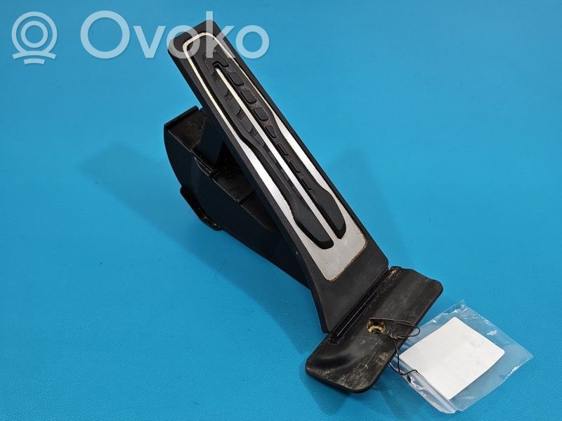 Accelerator throttle pedal   6889825,IMPRK1573736,688982505