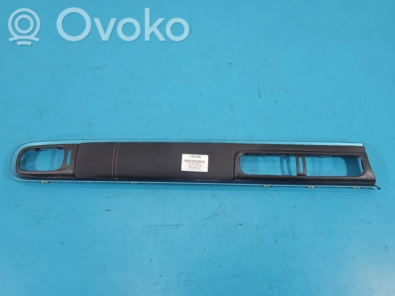 Citroen C3 Hansikaslokeron koristelista 