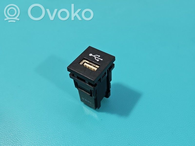 Toyota C-HR I Connettore plug in USB 