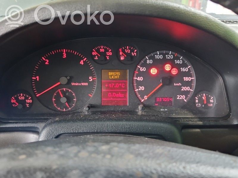 Audi A4 S4 B5 8D Licznik / Prędkościomierz 
