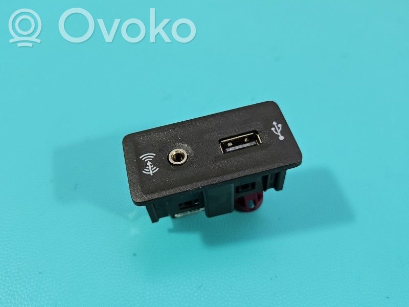 Volkswagen Jetta VI Priză USB 