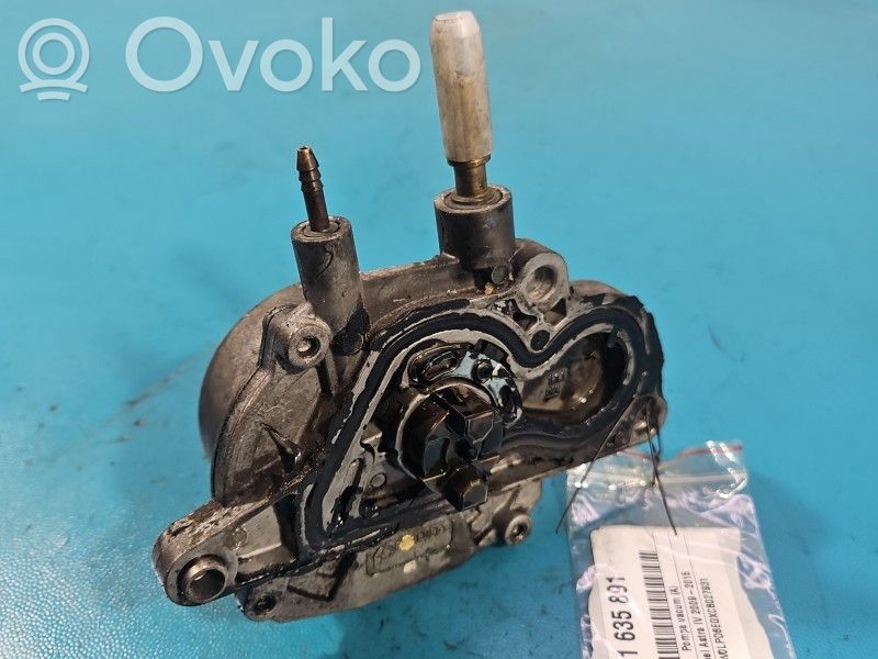 Opel Astra J Pompe à vide