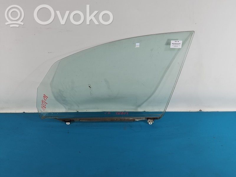 Toyota Corolla Verso E120 E121 priekšējo durvju stikls (četrdurvju mašīnai)
