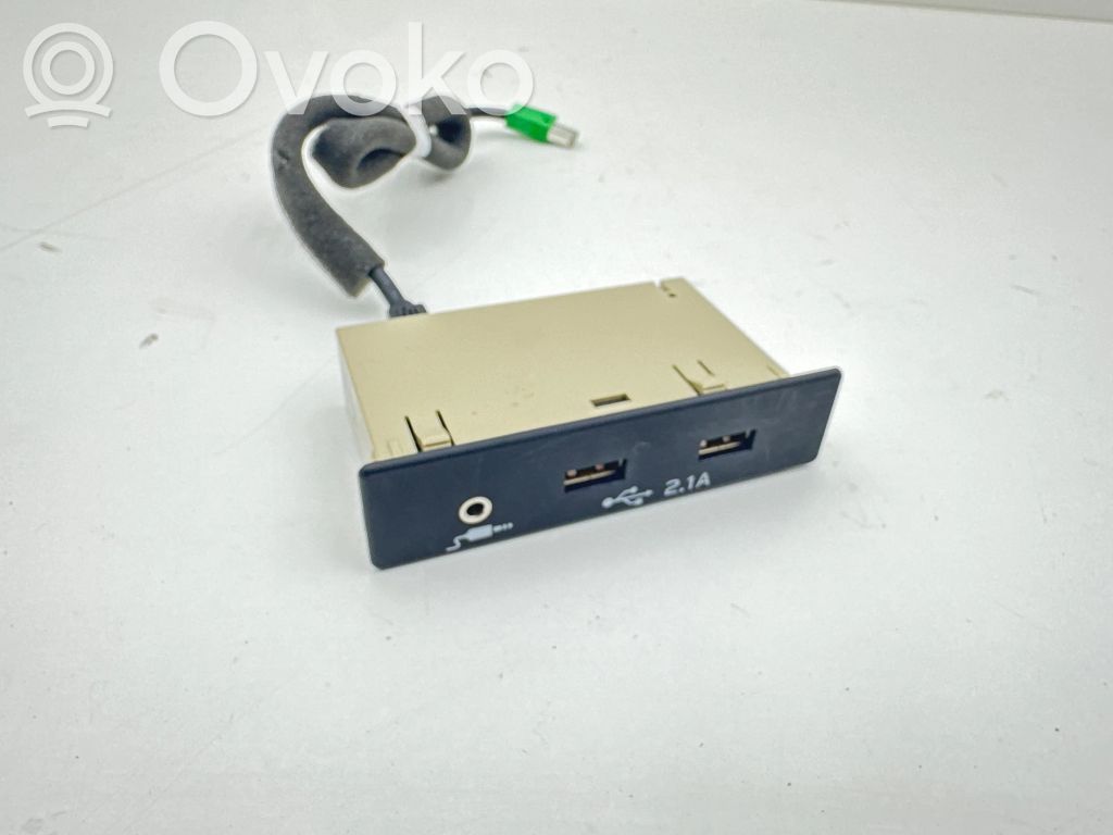 Subaru Outback (BT) USB socket connector 