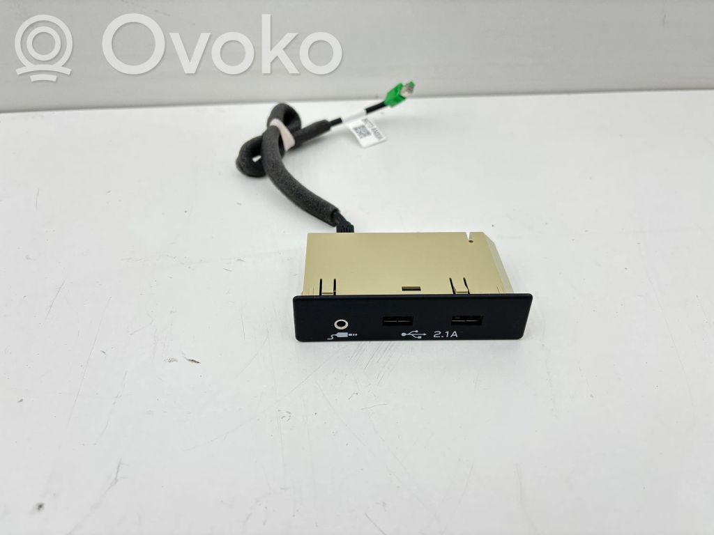 Subaru Legacy VII USB socket connector 