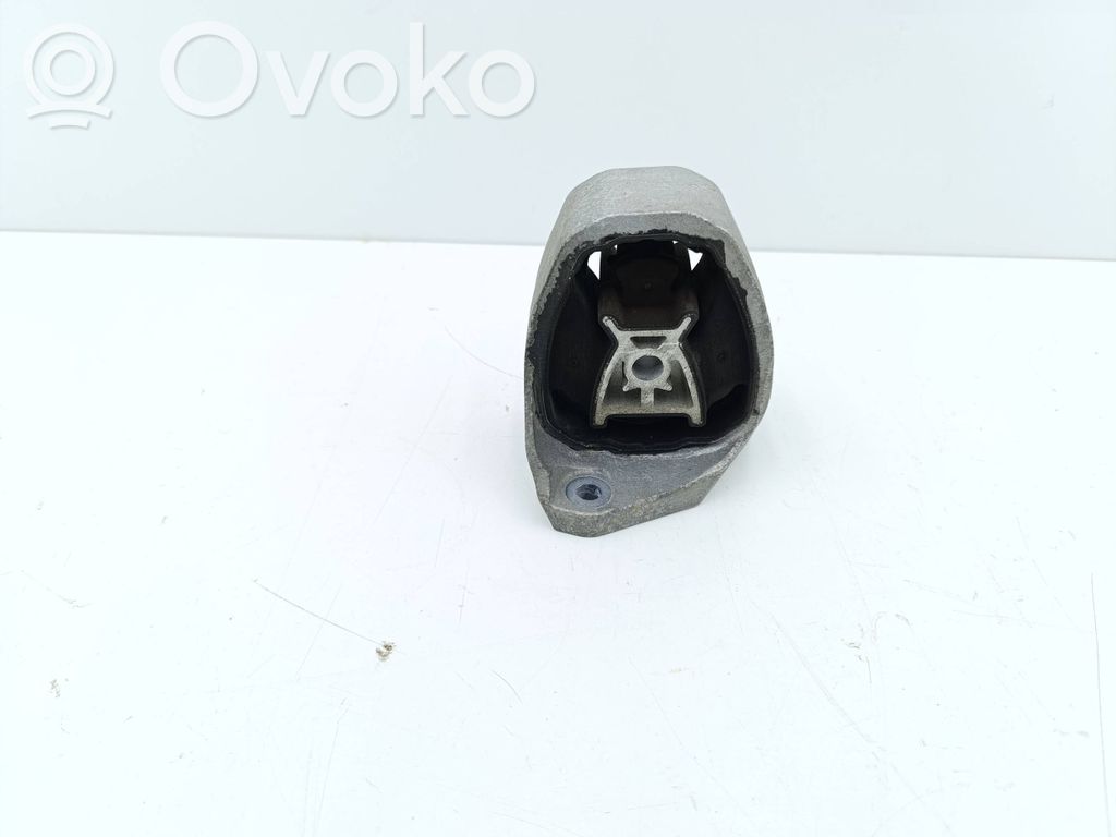 Volvo XC60 Engine mount bracket 
