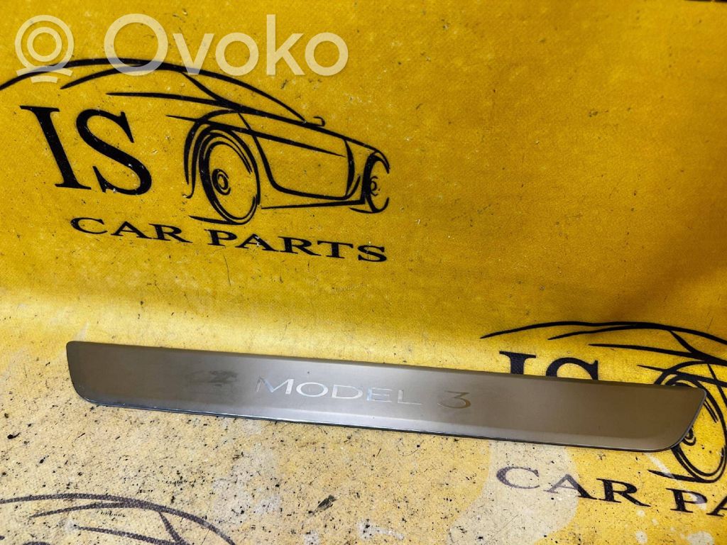 Tesla Model 3 Отделка переднего порога (внутренняя) 