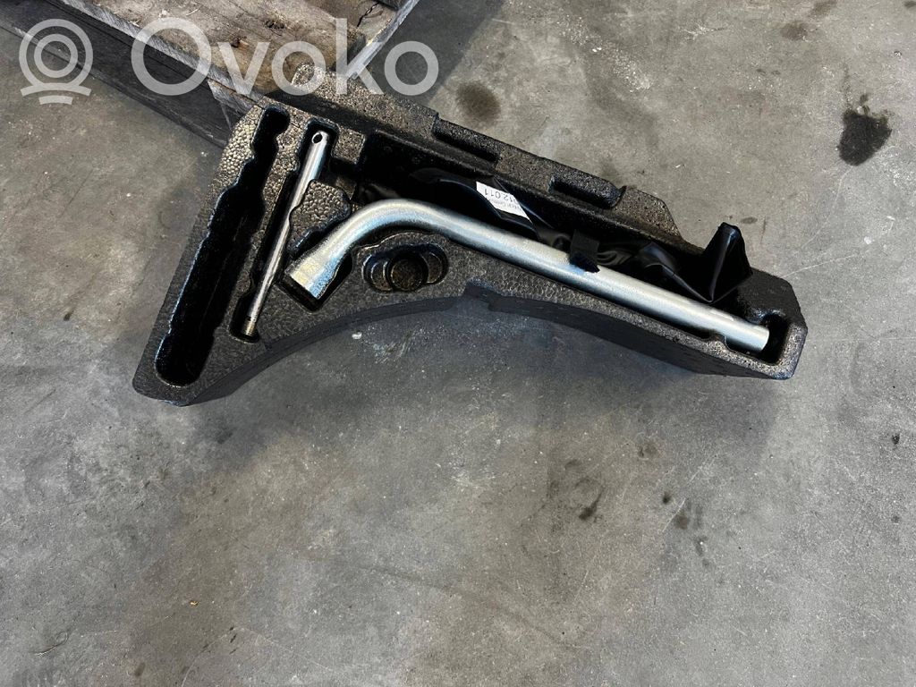 Porsche Macan (95B) Tool set 