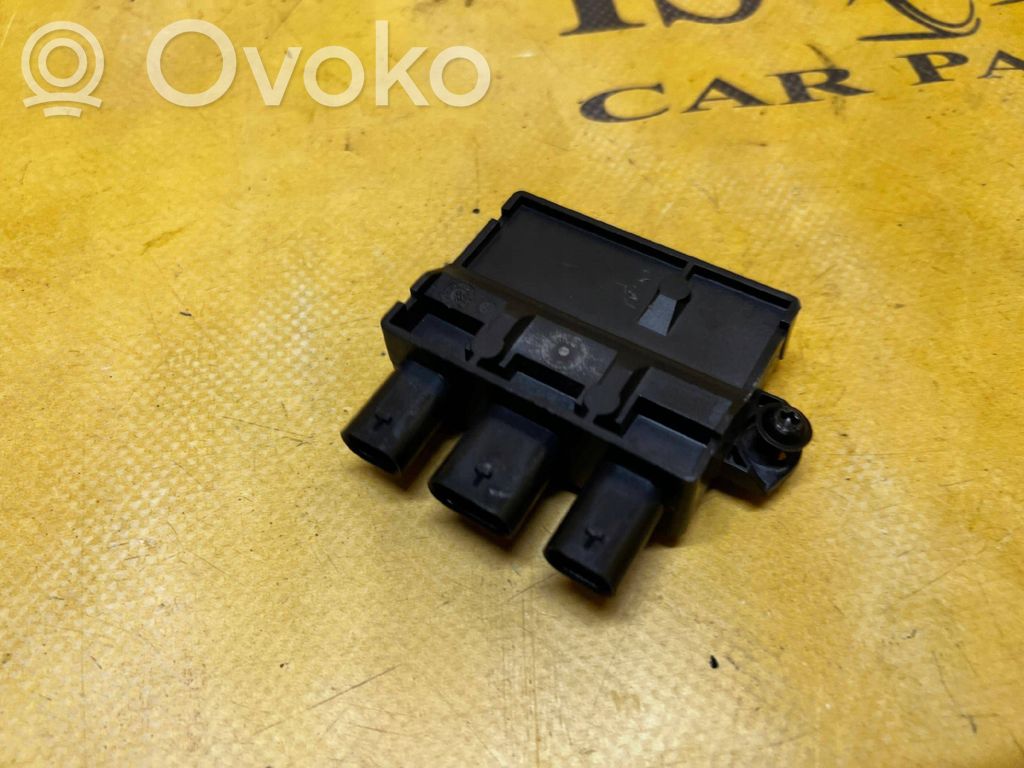 Ford Explorer VI Tailgate/trunk control unit/module 