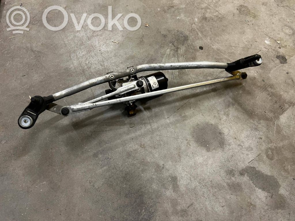 Dacia Sandero II Front wiper linkage and motor 