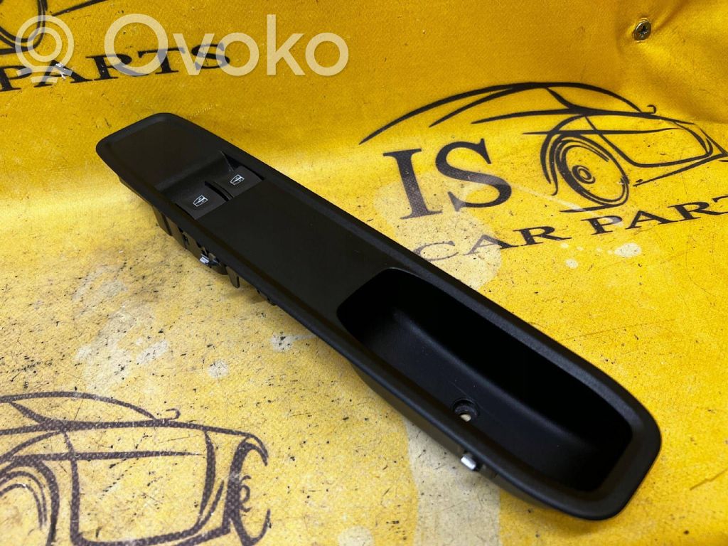 Dacia Sandero III Electric window control switch 