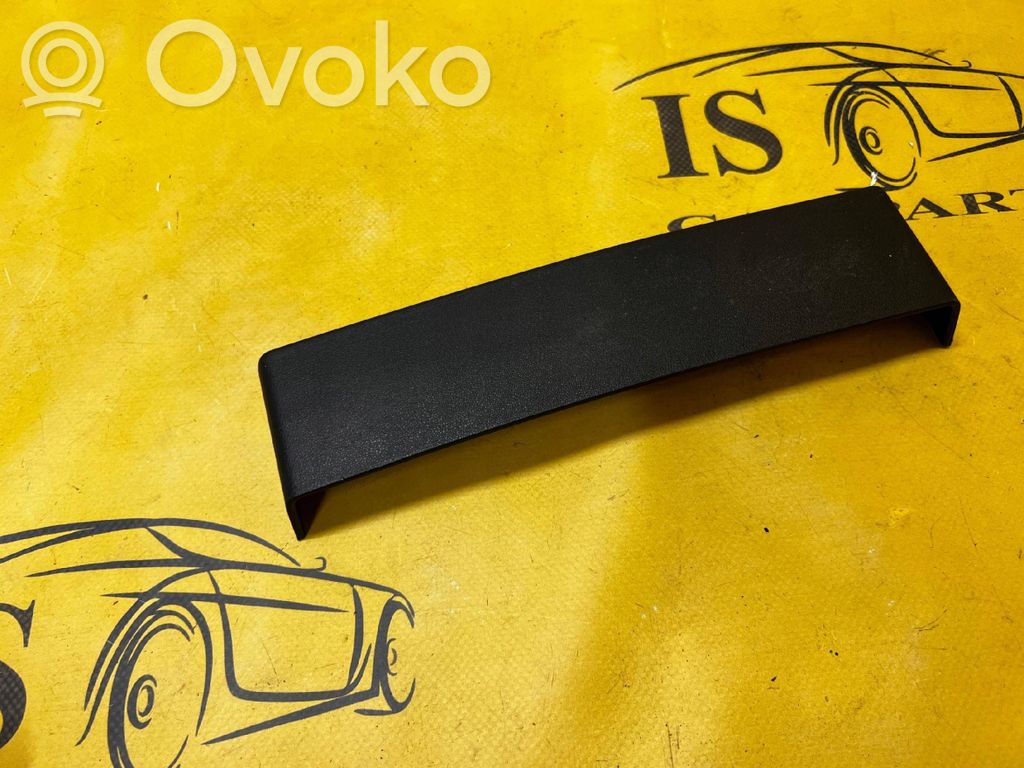 Land Rover Discovery 5 Osłona tylna tunelu środkowego 