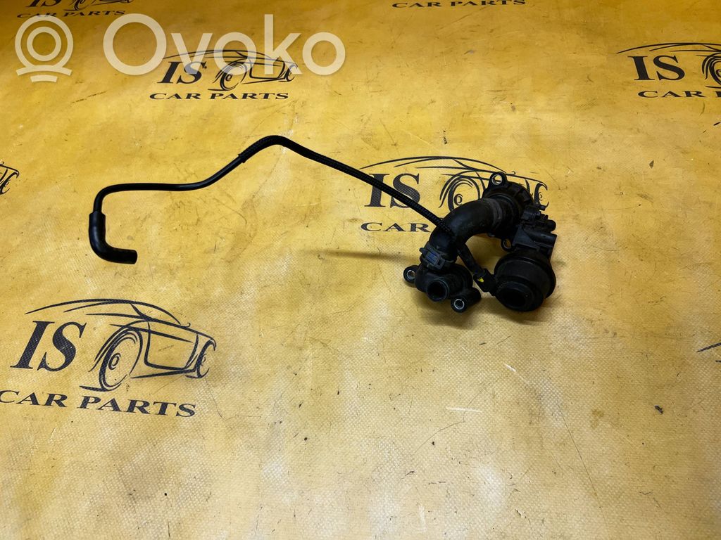 Audi A8 S8 D4 4H Engine coolant pipe/hose 