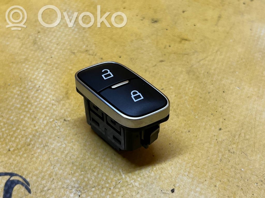 Ford Escape IV Przycisk centralnego zamka 