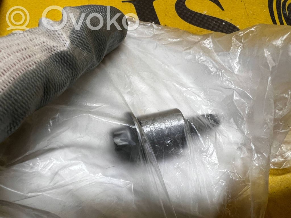 Śruby głowicy cylindrów   11127558449,7558449,M7X335