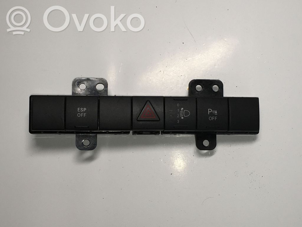 Hazard light switch   P04602563AG,033801001