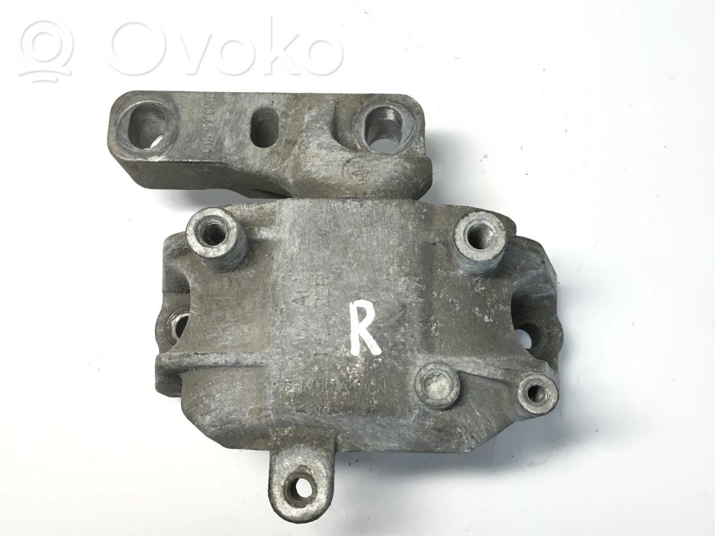 Skoda Yeti (5L) Engine mount bracket 