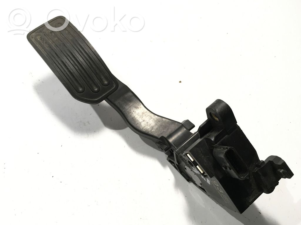 Nissan Juke I F15 Pedal del acelerador 