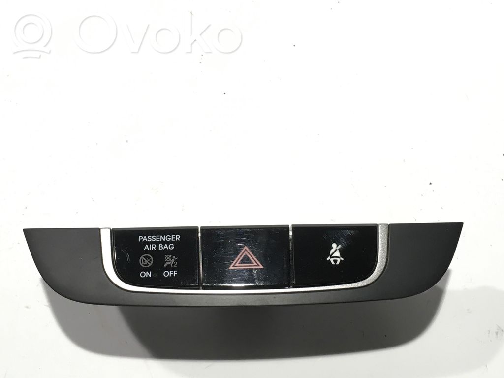 Hyundai ix35 Avārijas lukturu slēdzis 